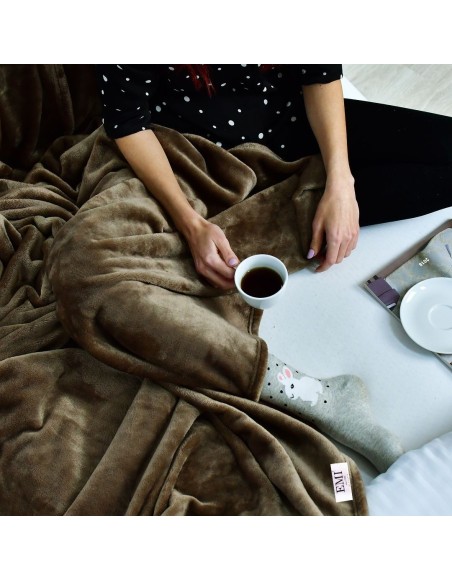 Deka_hneda_150x200_cm_EMI