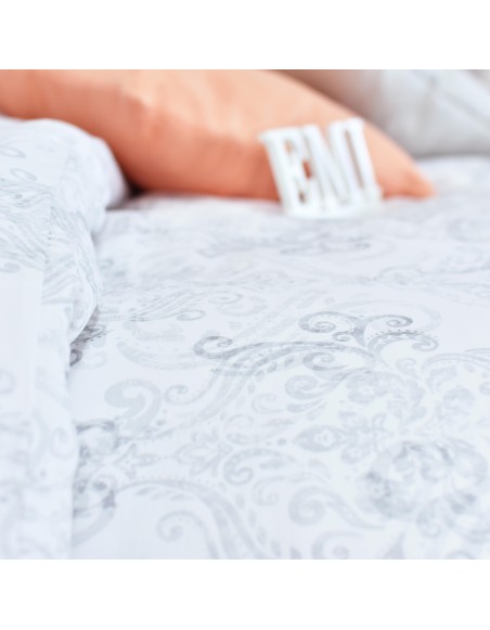 Obliecky_Poetics_saten_sivo_biele_EMI