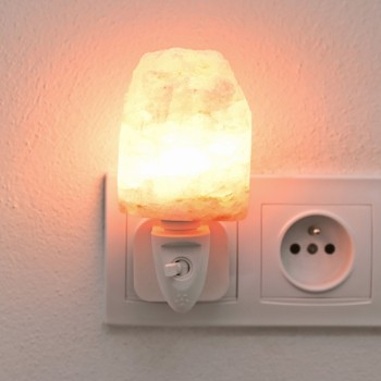 Soľná lampa do zásuvky