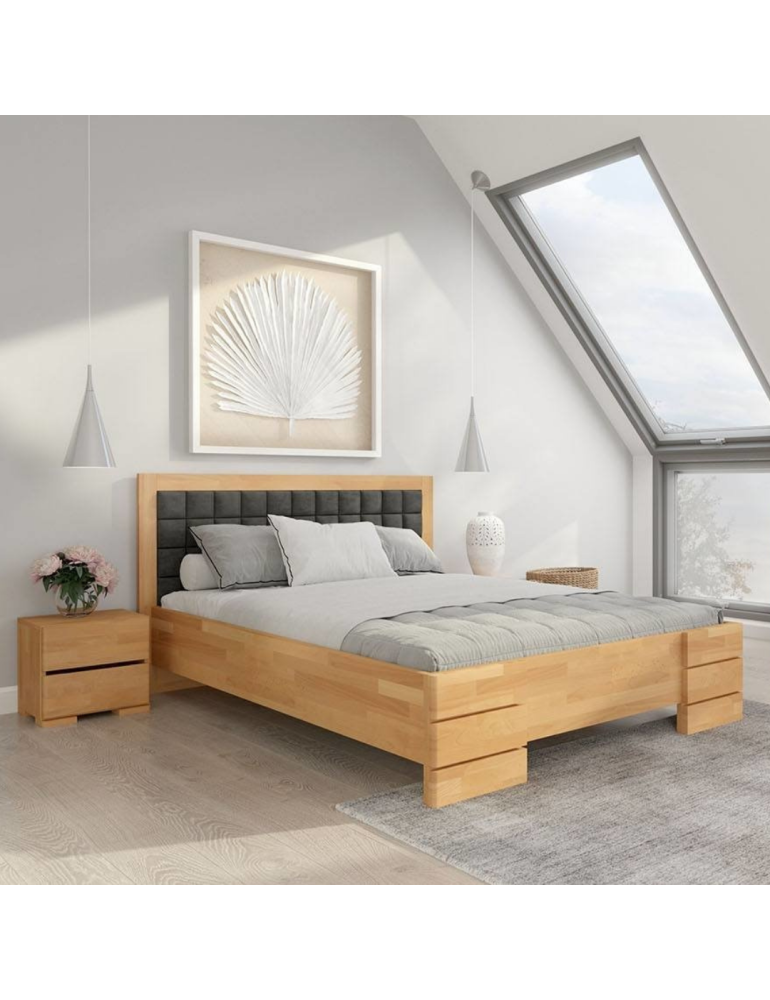 Postel_calunena_bukova_Gotland_High_Visby