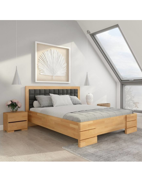 Postel_calunena_bukova_Gotland_High_Visby