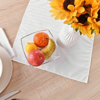 biely_damaskovy_obrus_emi