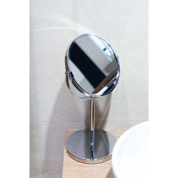 zvacsujuce_zrkadlo_na_podstavci