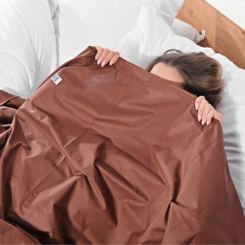 Hneda_postelna_plachta_pevna_EMI