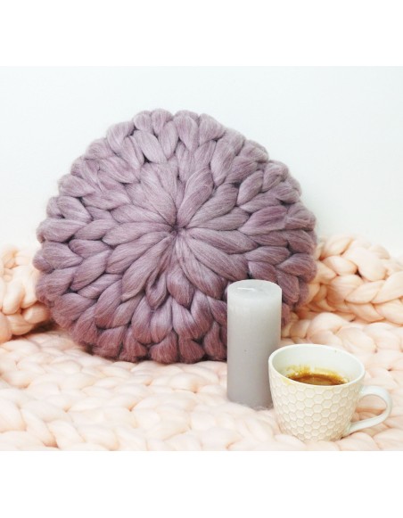 Pleteny_dekorativny_vankus_EMI