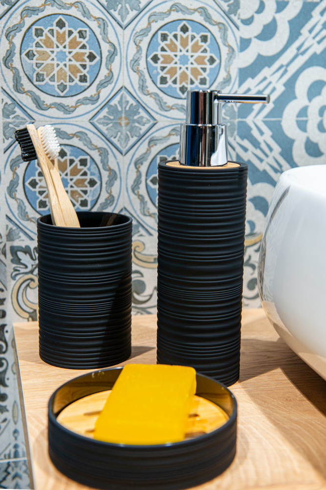 cierny_davkovac_tekuteho_mydla