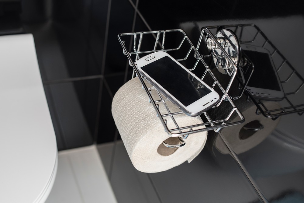 drziak_chromovany_s_polickou