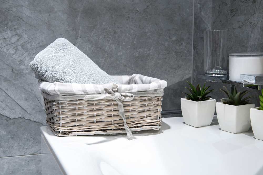 pruteny_kosik_do_kupelne