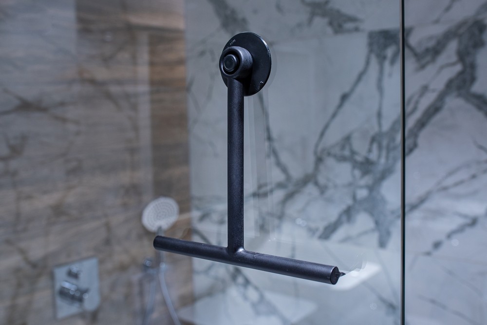 cierna_stierka_na_sklo