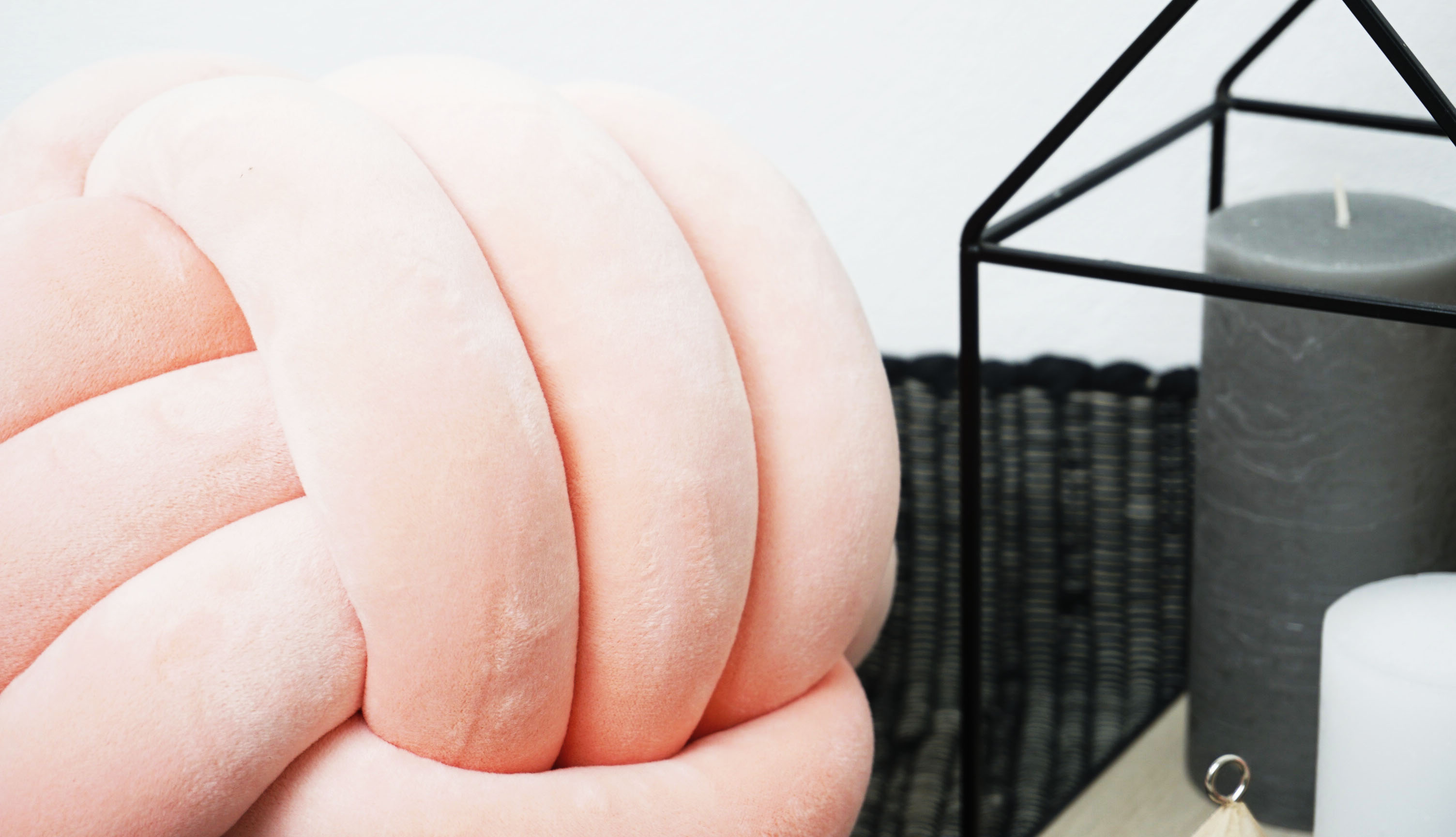 dekorativny vankus uzlik