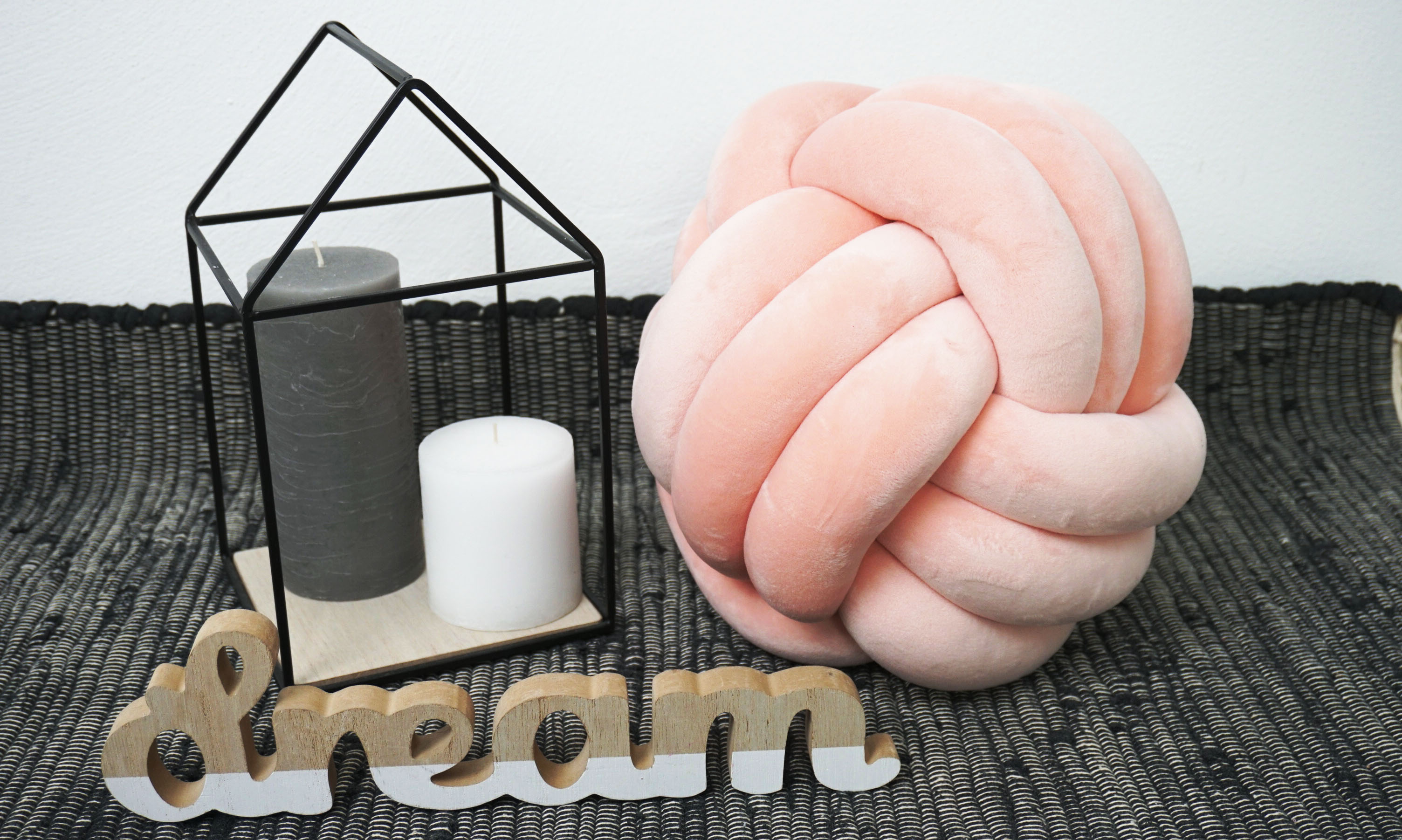 dekorativny vankus uzlik