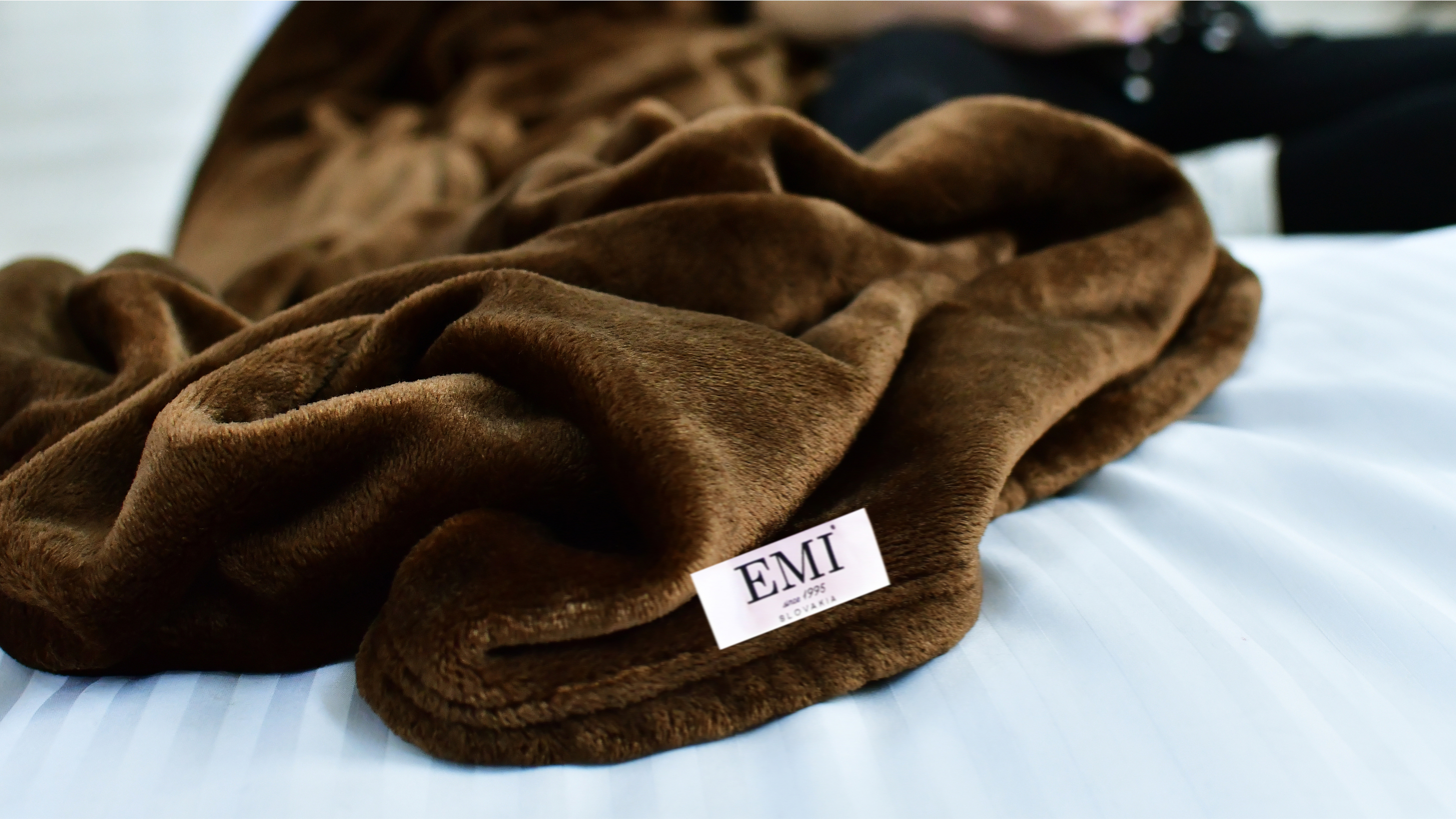 deka na posteľ z mikrovlákna 150 x 200 cm