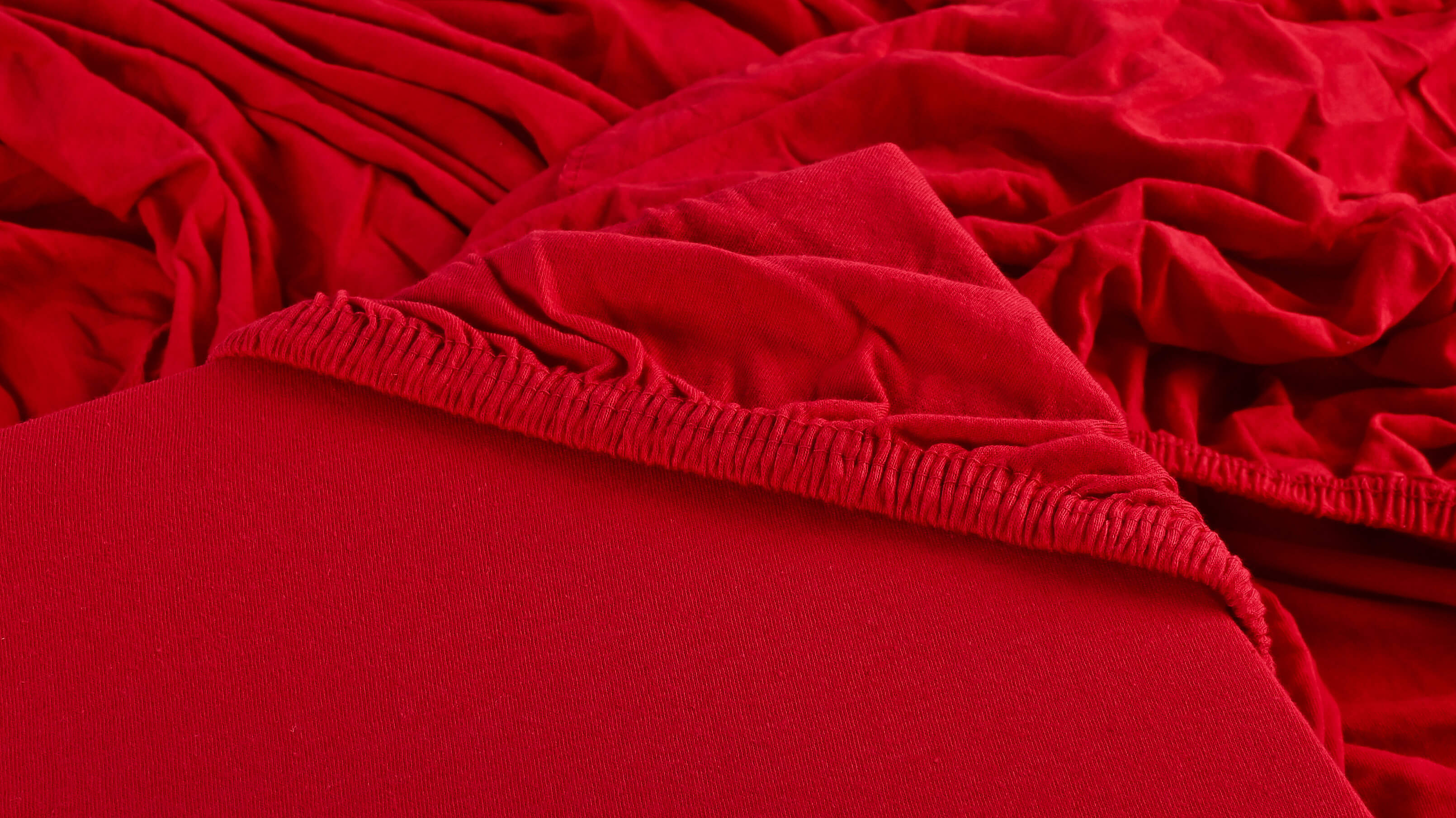 cervena napinacia plachta