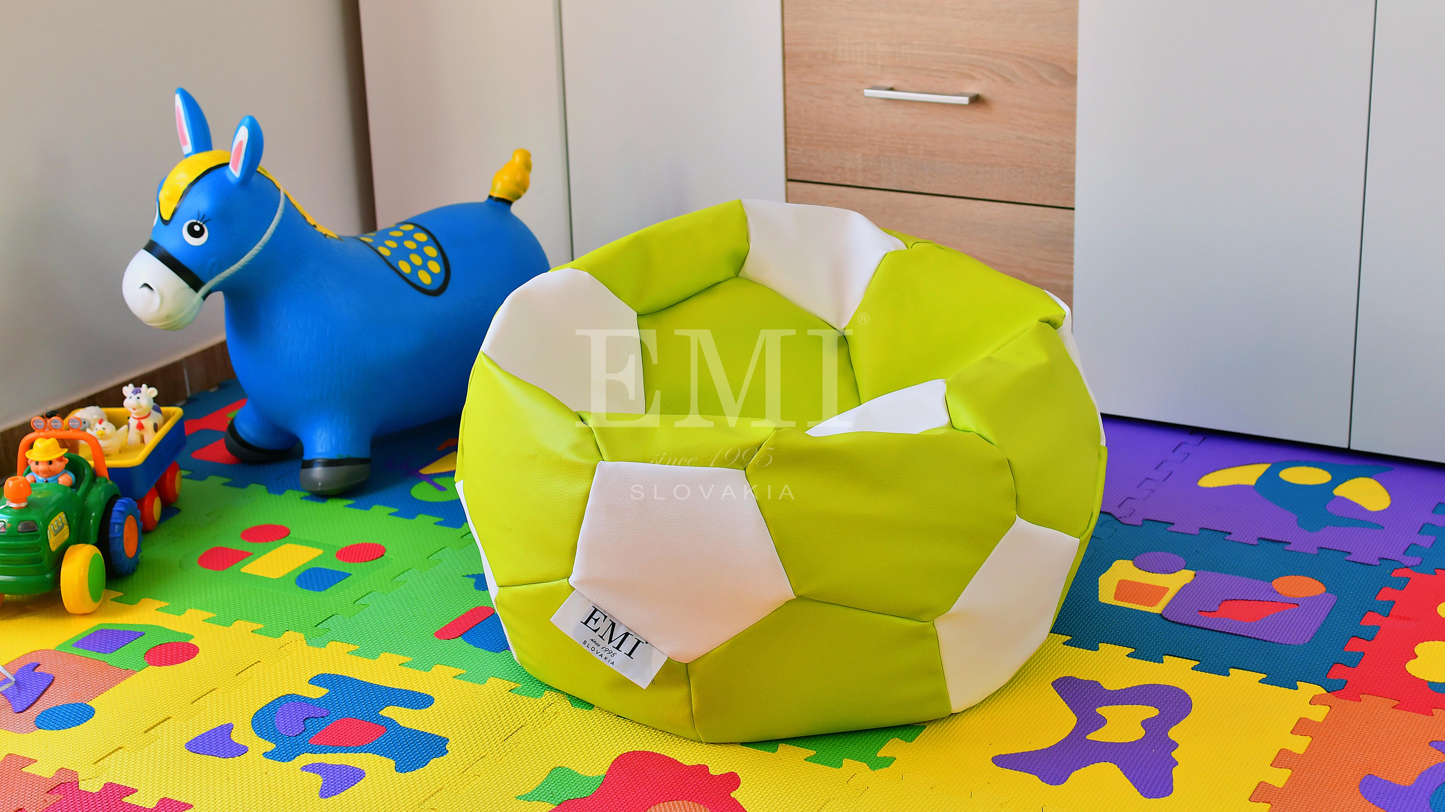 sedaci vak futbalova lopta