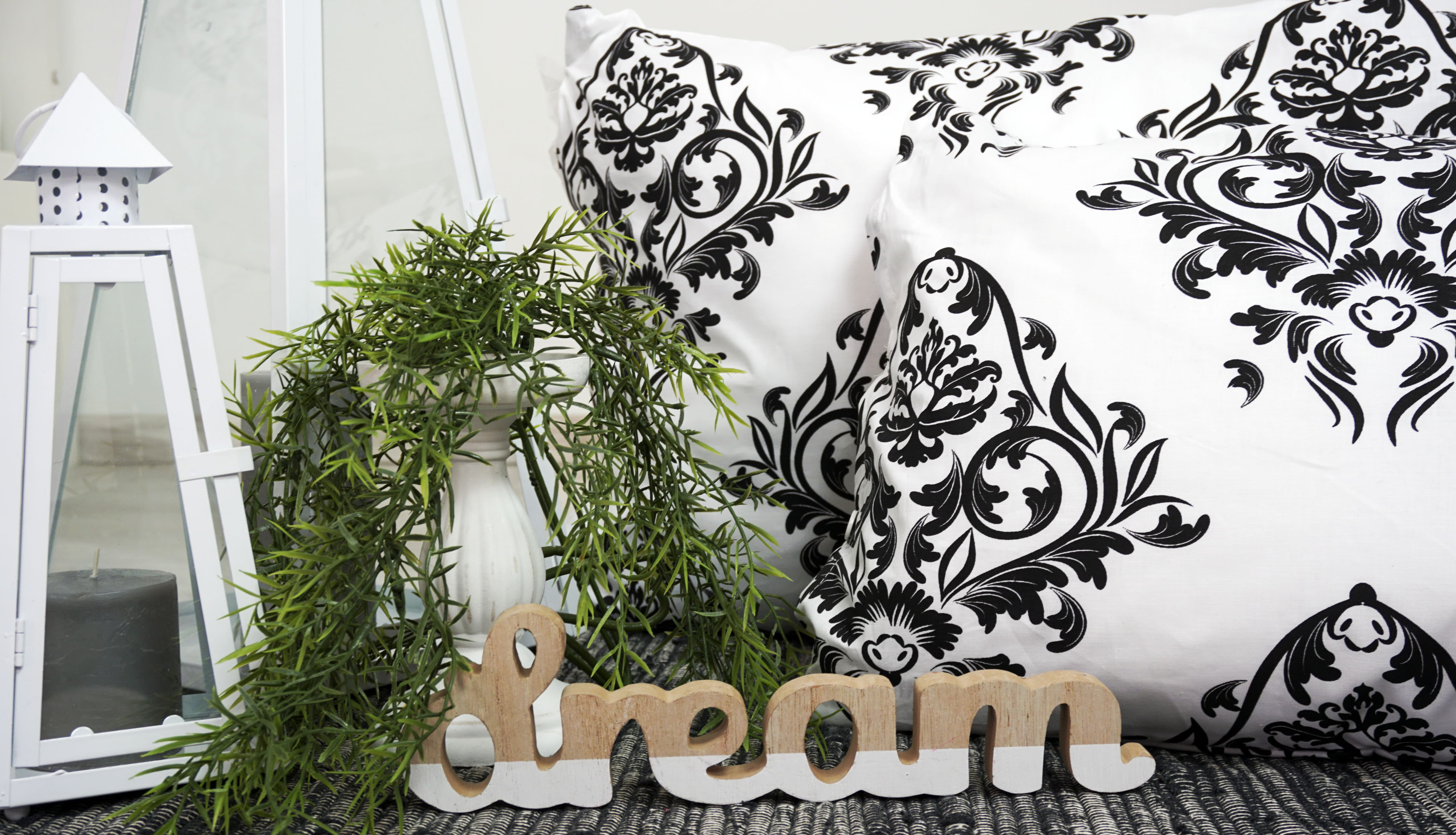 cierno biele postelne obliecky