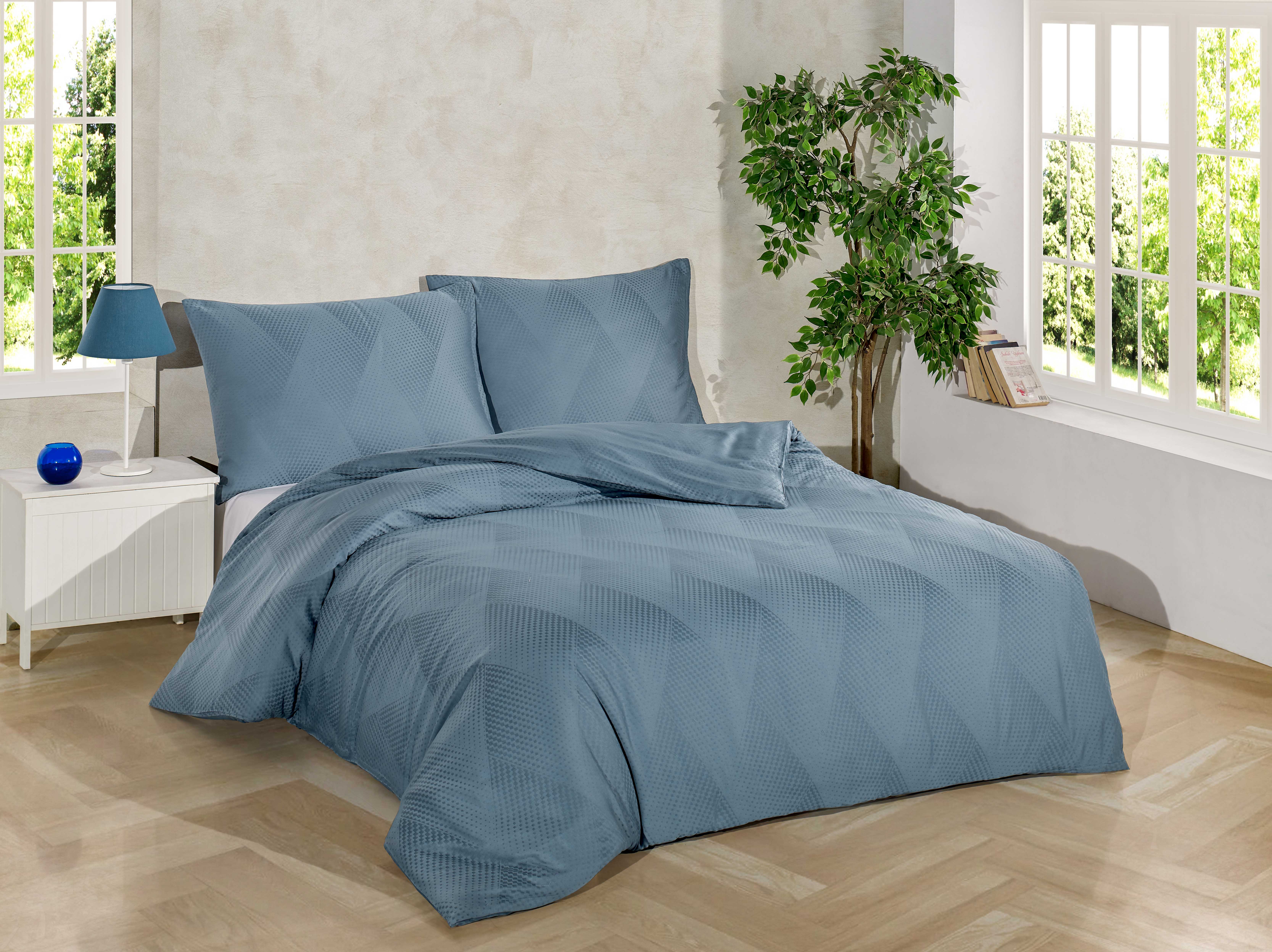 Modre damaskove obliecky