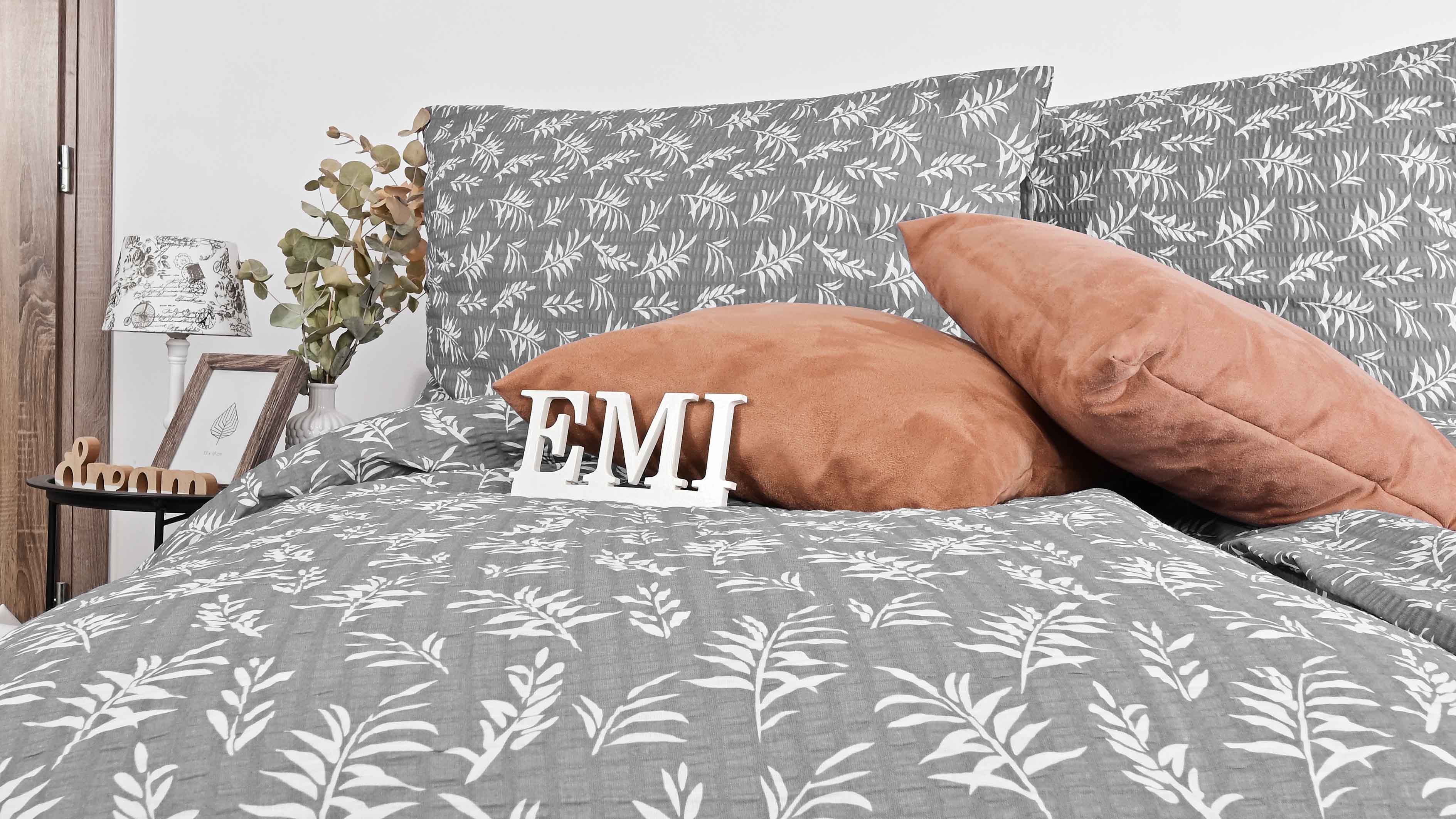 krepove_obliecky_sive