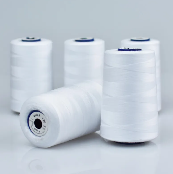 biela niť na ručné šitie