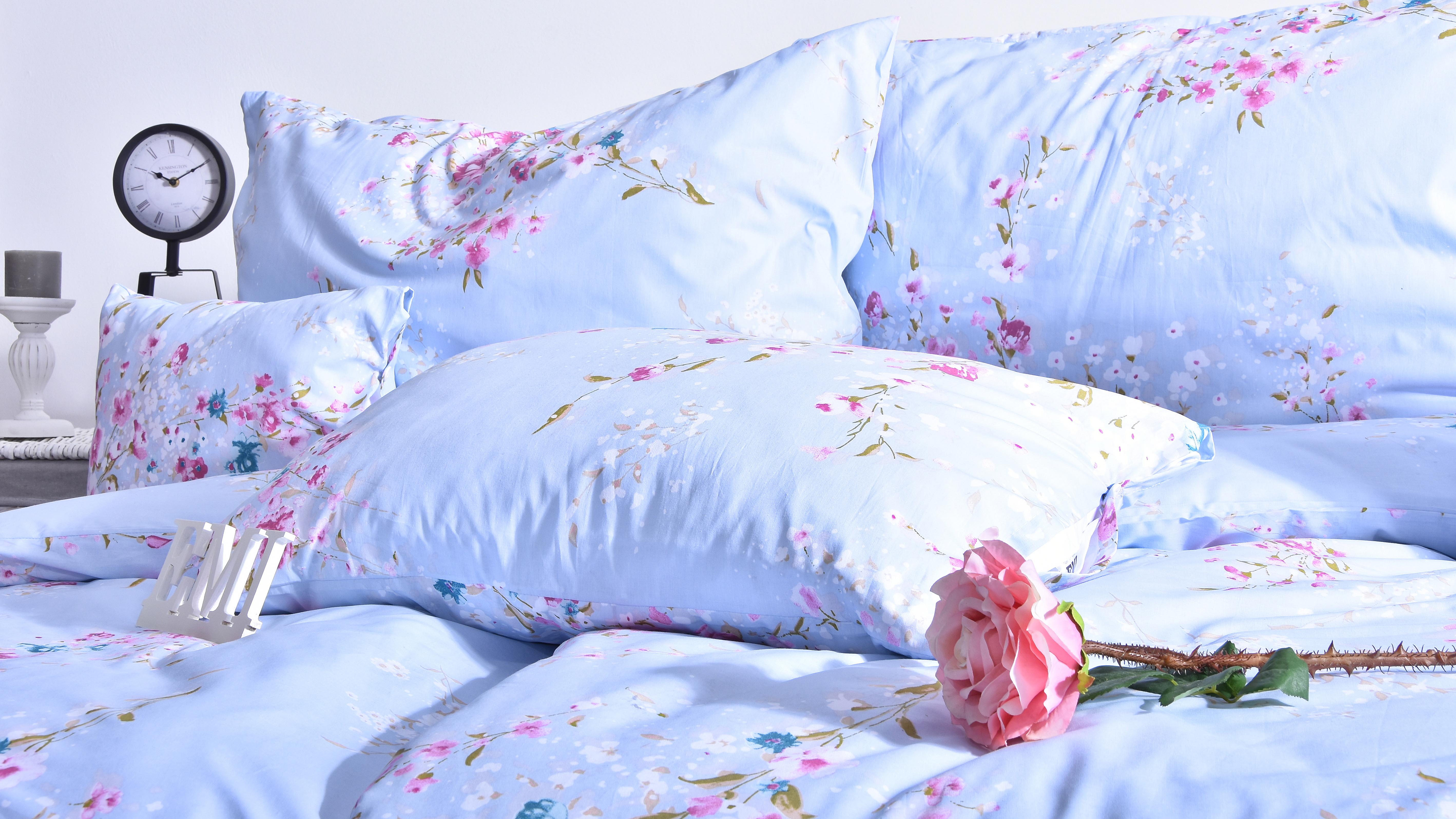 modra postelna obliecky