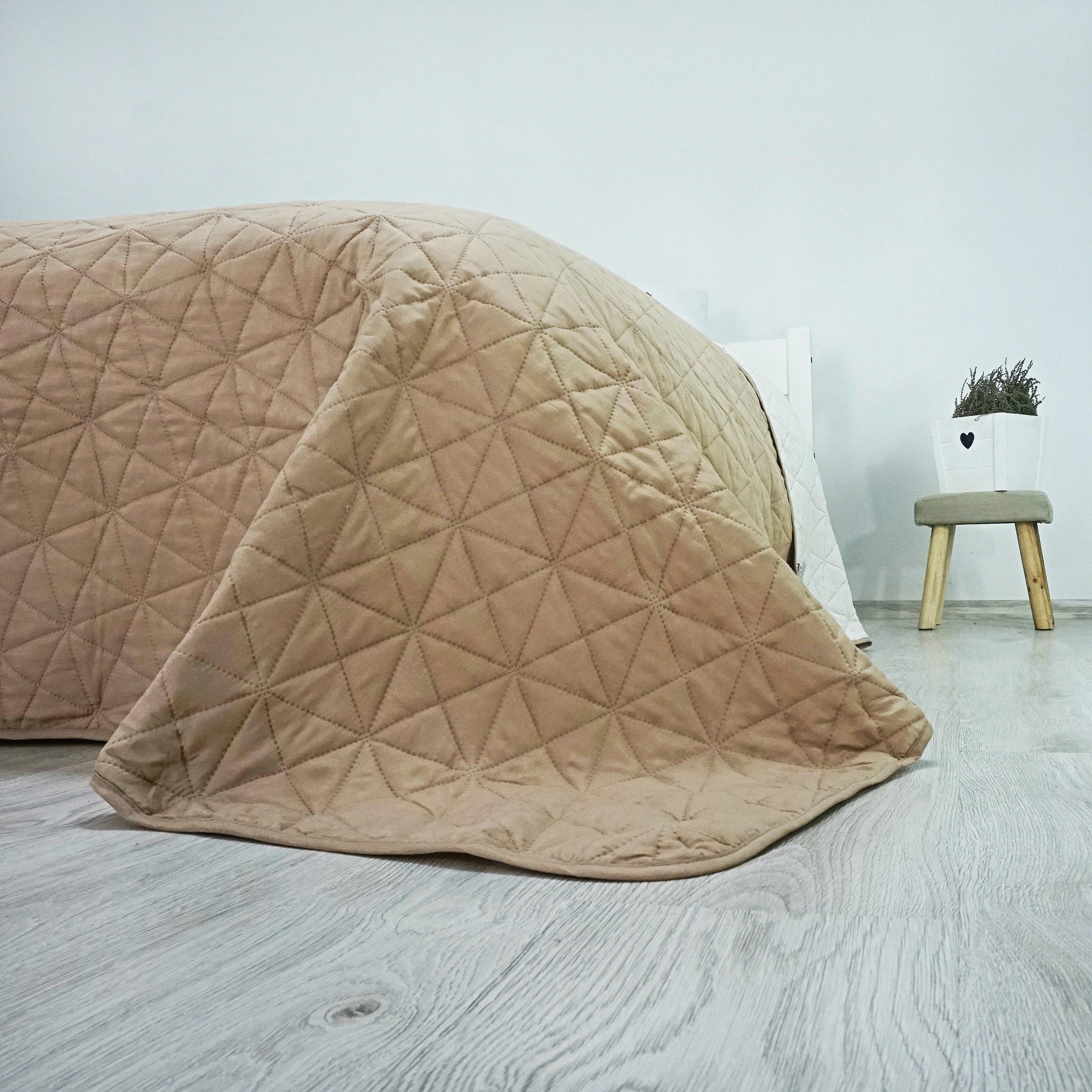 hnedy prehoz na postele